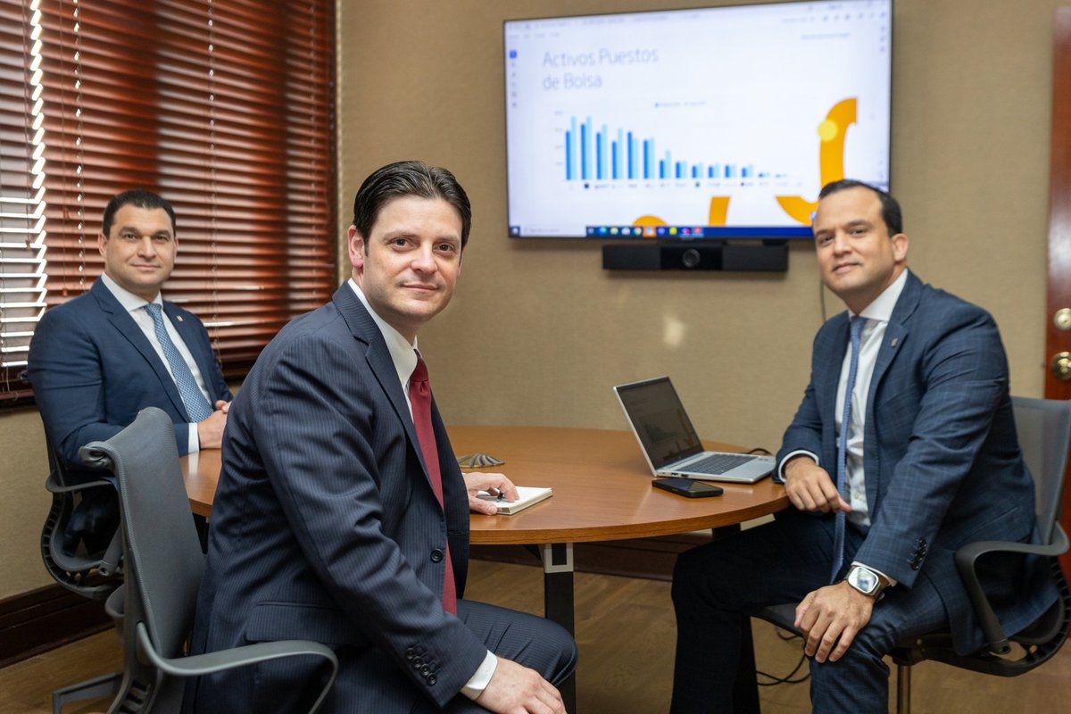 mgrullonh's tweet photo. En el marco de mi proceso de formación ejecutiva en #GrupoPopular y @Popularenlinea, he tenido la oportunidad de conversar con el equipo de #InversionesPopular. Durante esta sesión de trabajo junto a José Cuervo y Miguel Pimentel, conocí de primera mano el trabajo que realizan. https://t.co/RVToov6mrO