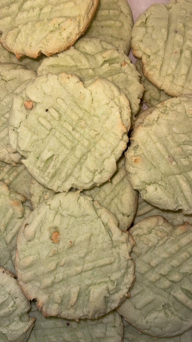 BuzztownM's tweet photo. Pistachio Cookies 🤞🏾✅💚 https://t.co/bxPTvvmMte