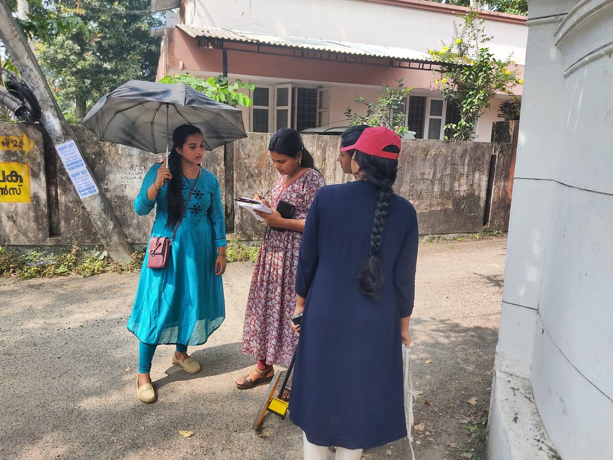 AshaNath_G_S's tweet image. പാപ്പനംകോട് വാർഡിലെ വിശ്വംഭരൻ റോഡിന്റെ ബാക്കി ഭാഗവും, വിവിധ ഇടറോഡുകളുടെയും പുനരുദ്ധാരണത്തിന് നഗരസഭ ഓണ്‌ ഫണ്ട് അനുവദിക്കണമെന്ന് ആവശ്യപ്പെട്ടതിന്റെ അടിസ്ഥാനത്തിൽ എസ്റ്റിമേറ്റ് എടുക്കുന്ന നടപടികൾ നടന്നു വരുന്നു #infrastructure #pappanamcode #development #TVMCORP #BJP4IND #tvm