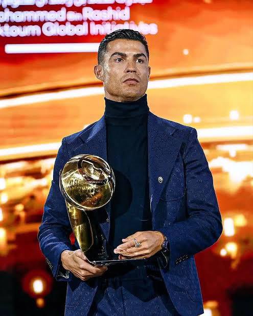 FabrizioRomano's tweet photo. 🚨 Cristiano Ronaldo: “Becoming an head coach or manager? No… but maybe I could become a club owner”. 👀 https://t.co/qEj7ymWCxz