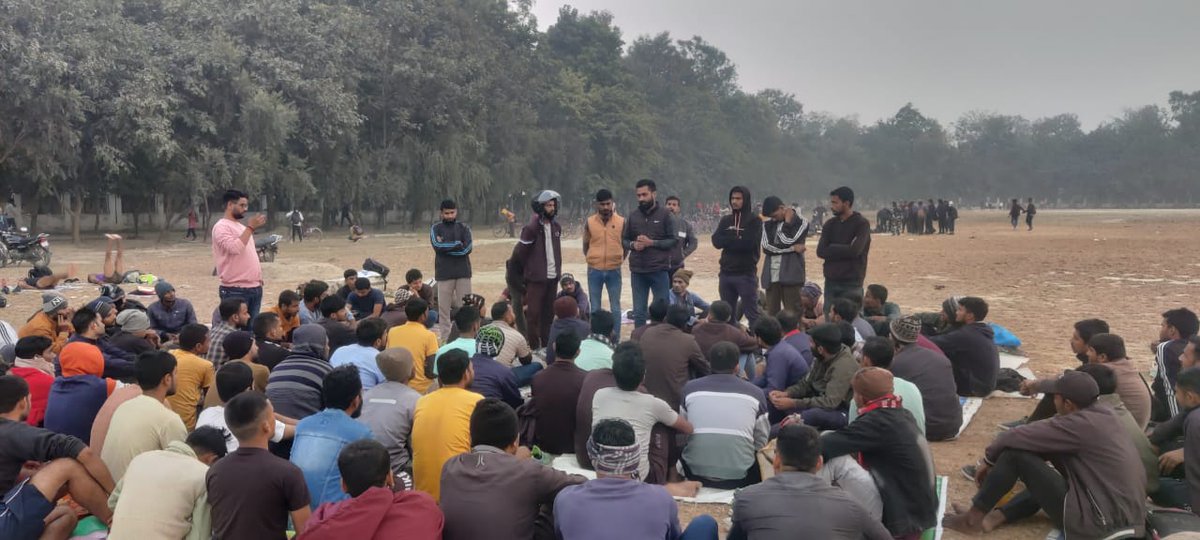 chhotus59735191's tweet photo. बिहार में पहला दिन,
🔔 साम 5 बजे 

पूर्वी चम्पारण मोतिहारी में अपने साथियों से विशेष मुलाकात हुई, और पेंडिंग भर्ती व अगले रणनीति पे तथा संगठन को मजबूत बनाने को लेकर विशेष चर्चा हुआ।

#PendingSenaBharti 
@INCIndia 
@BJP4India 
@IYC 
@yadavtejashwi 
@NitishKumar 
@chirag https://t.co/wg7lZQkwnl