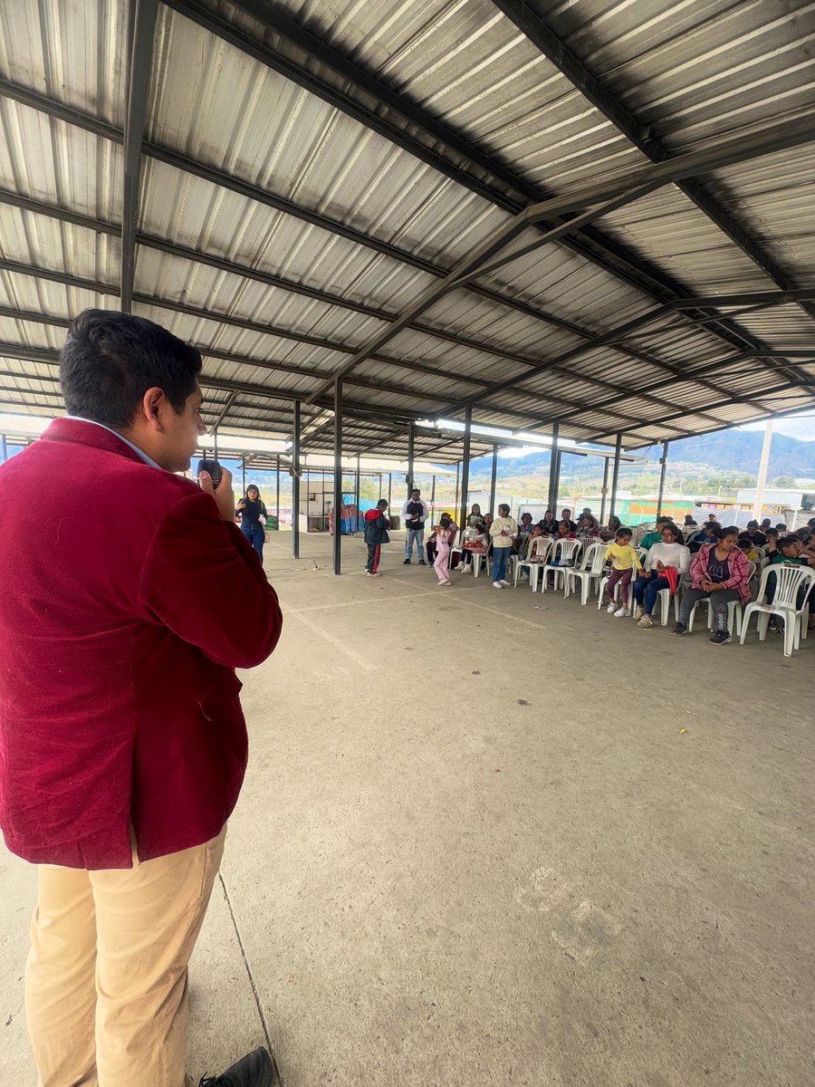 EpGedes's tweet photo. Juntos seguimos creciendo 💼✨ 

En la asamblea con arrendatarios de Puerto Seco Comercial, el gerente de GEDES EP, Ing. Agustín Ruíz presentó las mejoras y adecuaciones que transformarán este espacio para todos. ¡El futuro está en marcha! 👣💪🏼
#PuertoSecoComercial #GEDESEP https://t.co/s3703f0DJu