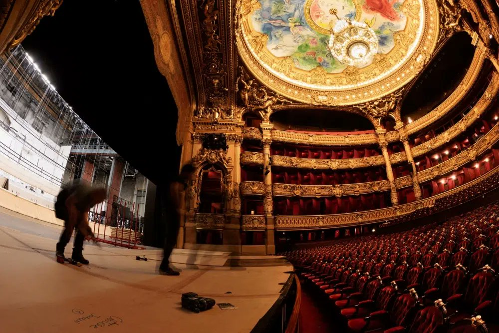 [actu] <a href="/karineperret/">Perret</a> Dans les coulisses du Palais Garnier à Paris, qui fête ses 150 ans bit.ly/3DIagJD <a href="/operadeparis/">Opéra de Paris</a> <a href="/AFP/">AFP News Agency</a>
