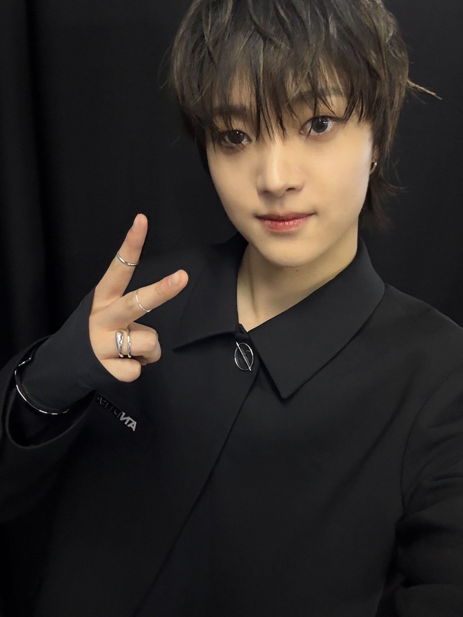 2024 AAA ❤️🏆
올해도 이렇게 멋있는 상과 예쁜 무대 너무 감사했습니다
LUNÉ 여러분 너무너무 감사하고 사랑해요 🧡🩵
앞으로 더 좋은 모습 보여드릴게요!!
いつもありがとうございます 🥰

#andTEAM #EJ