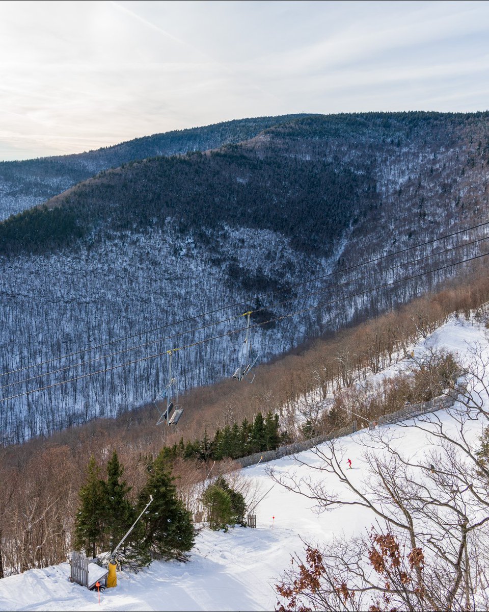 The slopes are calling and we are here to answer. ⛷️ With over half of our terrain open and 40 trails (and counting), #HunterMountain is shaping up nicely for the weekend. Grab your gear and crew! We'll see you out there. 😎