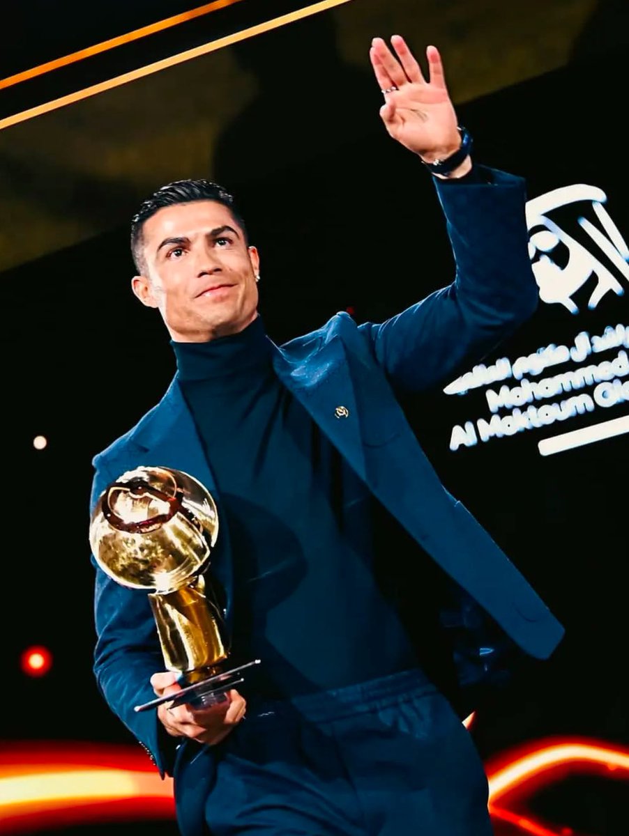FabrizioRomano's tweet image. 🚨 OFFICIAL: Cristiano Ronaldo wins the Best Middle East player 2024 at the Globe Soccer Awards.