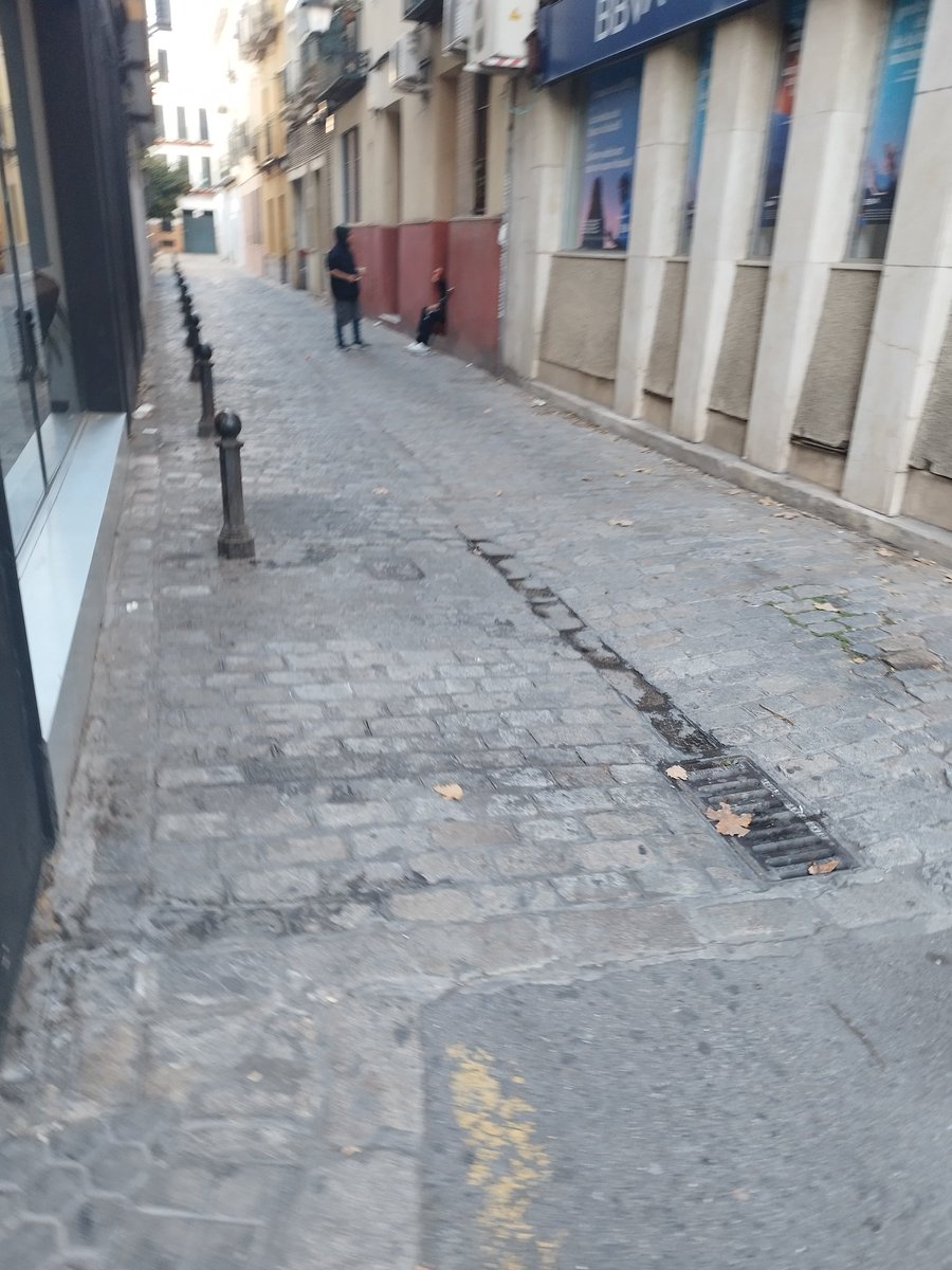 El_Primillo's tweet photo. #cuidemosSevilla #sevilla #DistritoMacarena consumiendo alcohol en vía pública. ¿Dónde?. Pues donde siempre. Gracias @Ayto_Sevilla y @PPDtoMacarena por permitirlo. Gobierne quien gobierne el incivismo se consiente https://t.co/8GHdiWKlnN