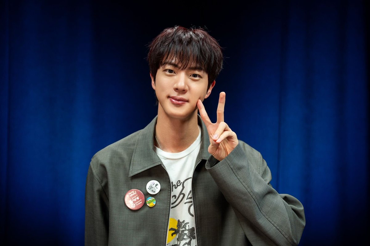iHeartRadio's tweet photo. A few snaps from my favorite interview with #Jin 😍💜

Watch here: https://t.co/SLyMQ7HqvL

📸: Rachel Kaplan https://t.co/129Meh2YkB