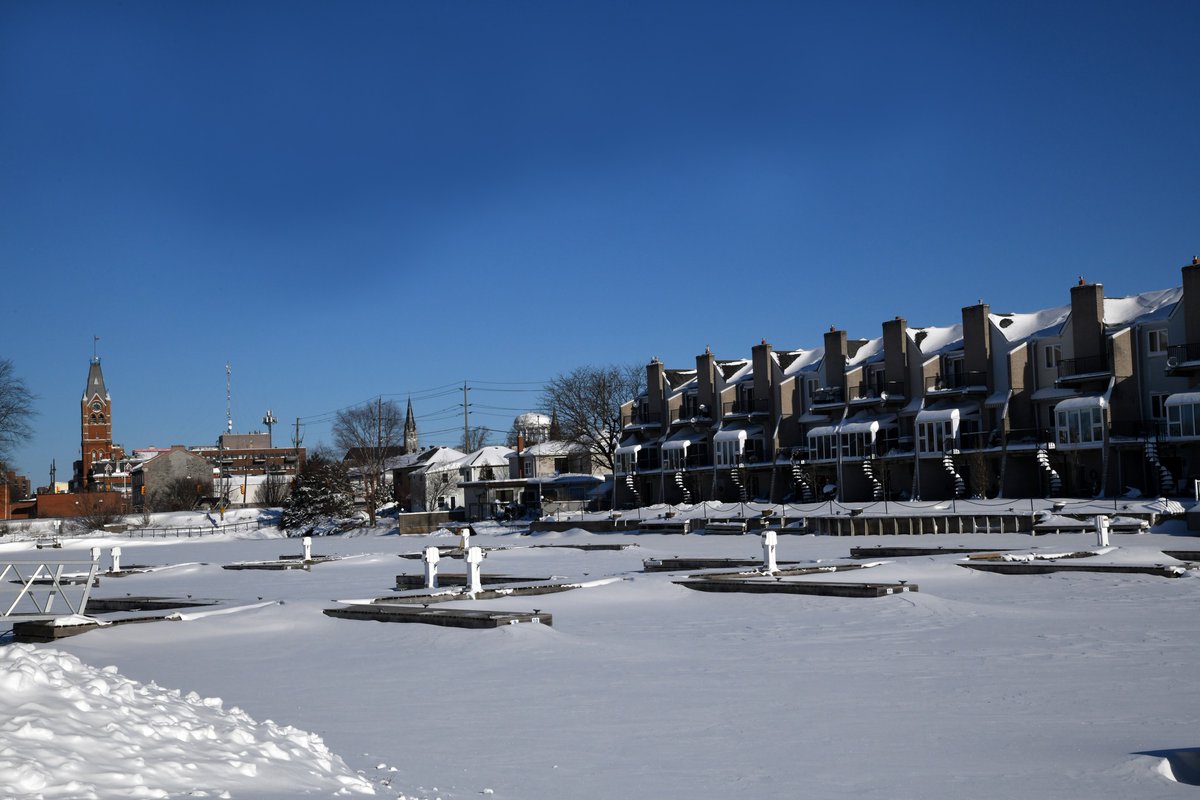 Parks &amp; Outdoor Spaces | The ice at Victoria Harbour and Zwick's Park remains unsafe for skating at this time. 🚫⛸ With temperatures set to rise over the weekend, we would ask you to please keep off the ice until we can confirm it is ready for use.

Looking for some safe skating