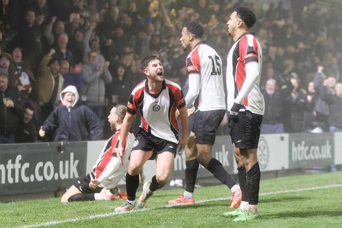 Hednesford_Town's tweet photo. 24 Hours On…..

Keys Park is @Mchale_dominic Dance Floor 🕺🏻

The Look Of Love From @JamieMorgss  😍

@JoeDoyle_95 Embracing the Hednesford Faithful 🧎

This Team. This Club 🖤⚽️ https://t.co/WK5VULVk8q