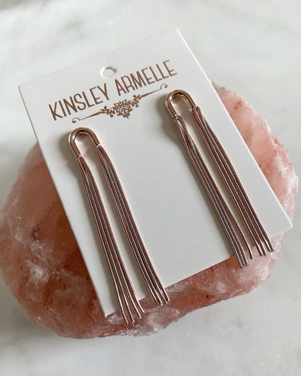 KinsleyArmelle's tweet image. Poppy Earrings are marked down &amp;amp; part of our BOGO FREE sale 💖 #earrings #bohoearrings #rosegold #rosegoldjewelry #daintyearrings