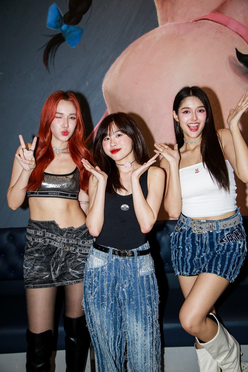 XOXOofficialTH's tweet photo. [ Photoset ] JustmineNika at “SUNSET HOUR” ( 27.12.2024) 

📍 S-OASIS

#JMNK  #JustmineNika 
#SOASIS 
#CoronaThisIsLiving
#XOXOentertainment 
#Tpop https://t.co/tjrbqzETNM