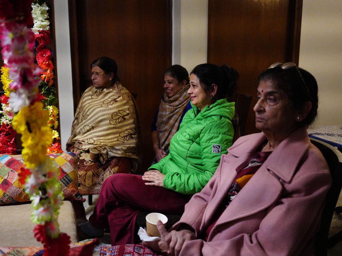 Deepaksinglaa's tweet photo. आज आनंद विहार में हमारे साथी संदीप गोयल जी के यहाँ बैठक आयोजित की गई।
जहाँ राहुल जैन जी सहित अन्य लोगों से मुलाकात हुई और आगामी विधानसभा चुनाव को लेकर महत्वपूर्ण चर्चा की गई।
#AapkaDeepakSinghal #PhirLayengeKejriwal #DeepakSinghal #AAP #Delhi #VishwasNagar https://t.co/1WecRo4jwy