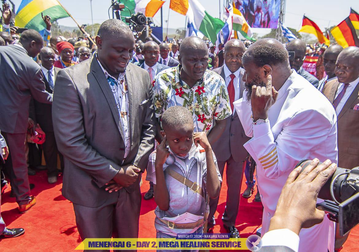 AnaCristinaACO's tweet image. 🛑𝘎𝘳𝘢𝘯𝘥𝘦 𝘚𝘦𝘳𝘷𝘪ç𝘰 𝘥𝘦 𝘊𝘶𝘳𝘢 𝘦𝘮 𝘕𝘢𝘬𝘶𝘳𝘶, 𝘔𝘦𝘯𝘦𝘯𝘨𝘢𝘪 𝟩. 𝘕ã𝘰 𝘱𝘦𝘳𝘤𝘢 𝘦𝘴𝘵𝘦 𝘱𝘰𝘥𝘦𝘳𝘰𝘴𝘰 𝘮𝘰𝘷𝘦𝘳 𝘥𝘦 𝘋𝘦𝘶𝘴! 

🚩𝗔𝗹𝗲𝗶𝗷𝗮𝗱𝗼𝘀 𝗮𝗻𝗱𝗮𝗿ã𝗼, 𝗰𝗲𝗴𝗼𝘀 𝗲𝗻𝘅𝗲𝗿𝗴𝗮𝗿ã𝗼, 𝗲 𝘀𝘂𝗿𝗱𝗼𝘀 𝗼𝘂𝘃𝗶𝗿ã𝗼.
#HistoricMenengai7