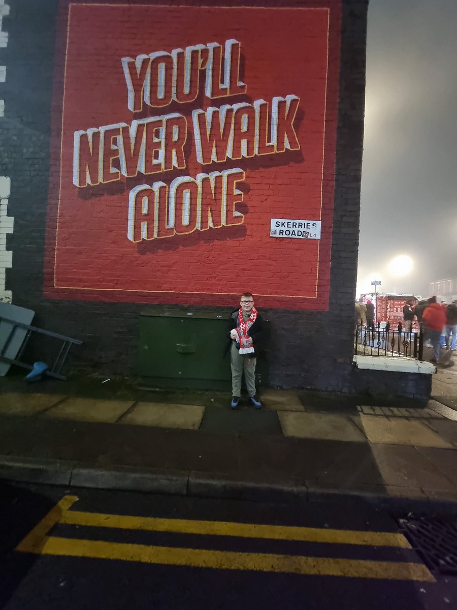 markbur03322756's tweet photo. My little lads first time at anfield last night absolutely loved it ❤️ https://t.co/UZC40GFQsD