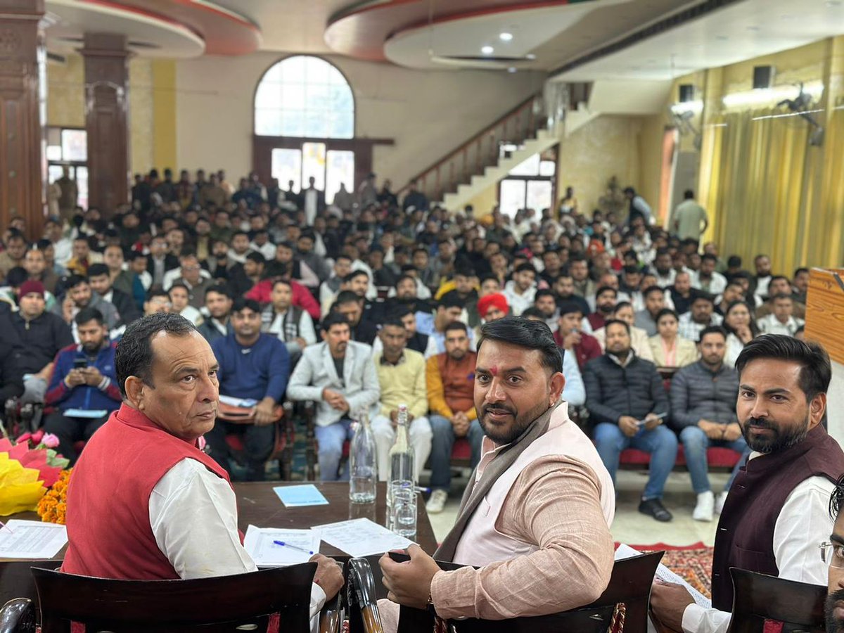 jitenderchdhry's tweet photo. जींद में आयोजित @BJYM4HARYANA की सक्रिय सदस्यता अभियान बैठक में प्रदेश अध्यक्ष श्री @bjpmohanlalbadoli संगठन महामंत्री श्री @phanindranathsharmas3 जी,युवा मोर्चा प्रदेश अध्यक्ष भाई @yogisharmabjp जी,भाजपा के पदाधिकारीगण और युवा मोर्चा के उत्साही कार्यकर्ताओं ने भाग लिया। https://t.co/4u3O8g467E