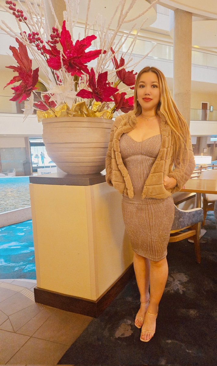 TONARY_MODEL's tweet photo. In New York  . Happy holidays everyone https://t.co/JQqaru49Lt