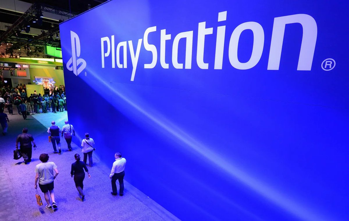 vinayp10's tweet image. In 1991, Nintendo HUMILIATED Sony at the world's biggest tech show.
Just 24 hours after partnering with Sony, Nintendo secretly signed with their BIGGEST rival.
Sony's response? Declare war.
Here's their $120 BILLION revenge plan to take them down: 🧵