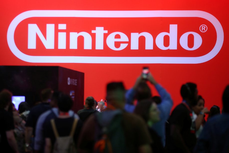 vinayp10's tweet image. In 1991, Nintendo HUMILIATED Sony at the world's biggest tech show.
Just 24 hours after partnering with Sony, Nintendo secretly signed with their BIGGEST rival.
Sony's response? Declare war.
Here's their $120 BILLION revenge plan to take them down: 🧵