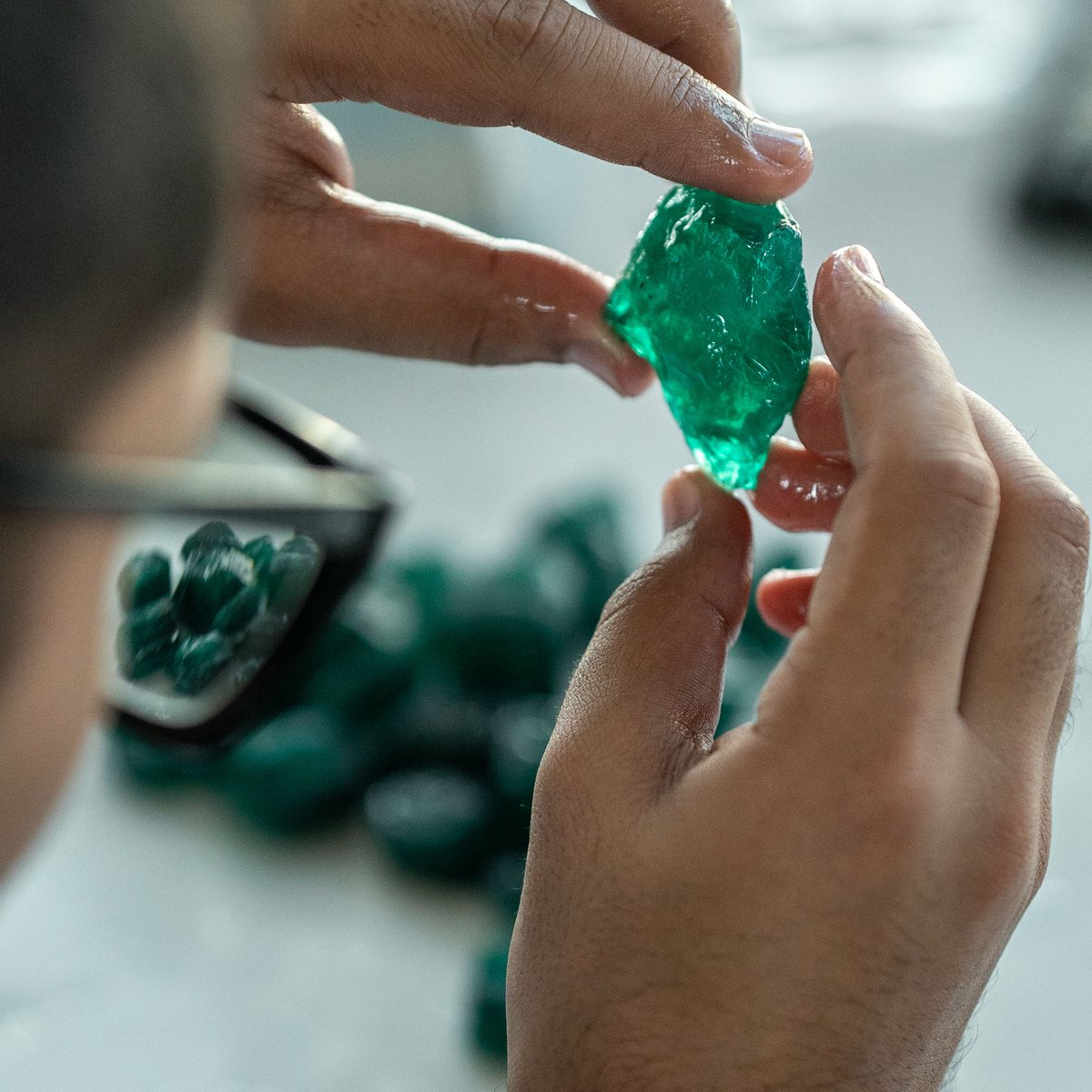 GrizzlyMining's tweet photo. Embrace the enchanting allure of Zambian emeralds, each gemstone a work of pure magnificence.

#EmeraldMagic #GemstoneGlow #emeraldcutdiamond #emeraldring #emeraldiewelry #emerald #jewellry #jewellerydesign #emeraldearrings #jewels #emeralds #gemstone #gemstones #gemstonesale https://t.co/PHu7z6s47i