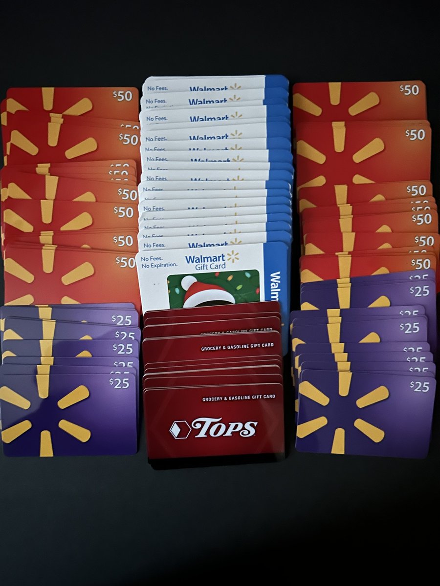 ClarenceCCF's tweet photo. Thrilled to continue the Clarence Community Giving Project! With the Lions Club, Sunrise Rotary, &amp; Go To Girls, we donated $4,000 in gift cards to support 27 families &amp; 65 kids. Thank you for your support! Wishing you a happy, healthy holiday season. 🎁❤️ #ClarenceProud https://t.co/qsMWxXqpSg