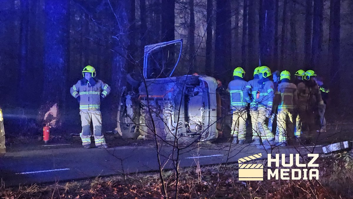 Auto vliegt over de kop in Vierhouten