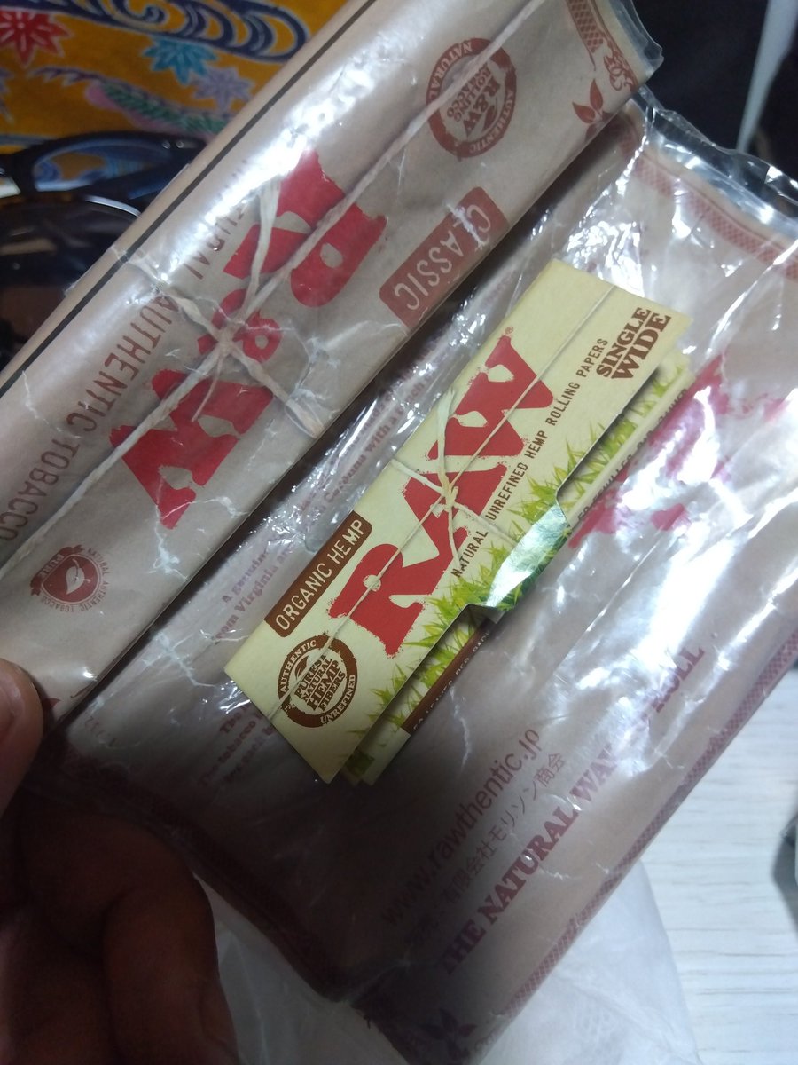 本日のタバコ RAW CLASSIC
100％VIRGINIAの無添加シャグ
チューニングに自信のある方は是非！