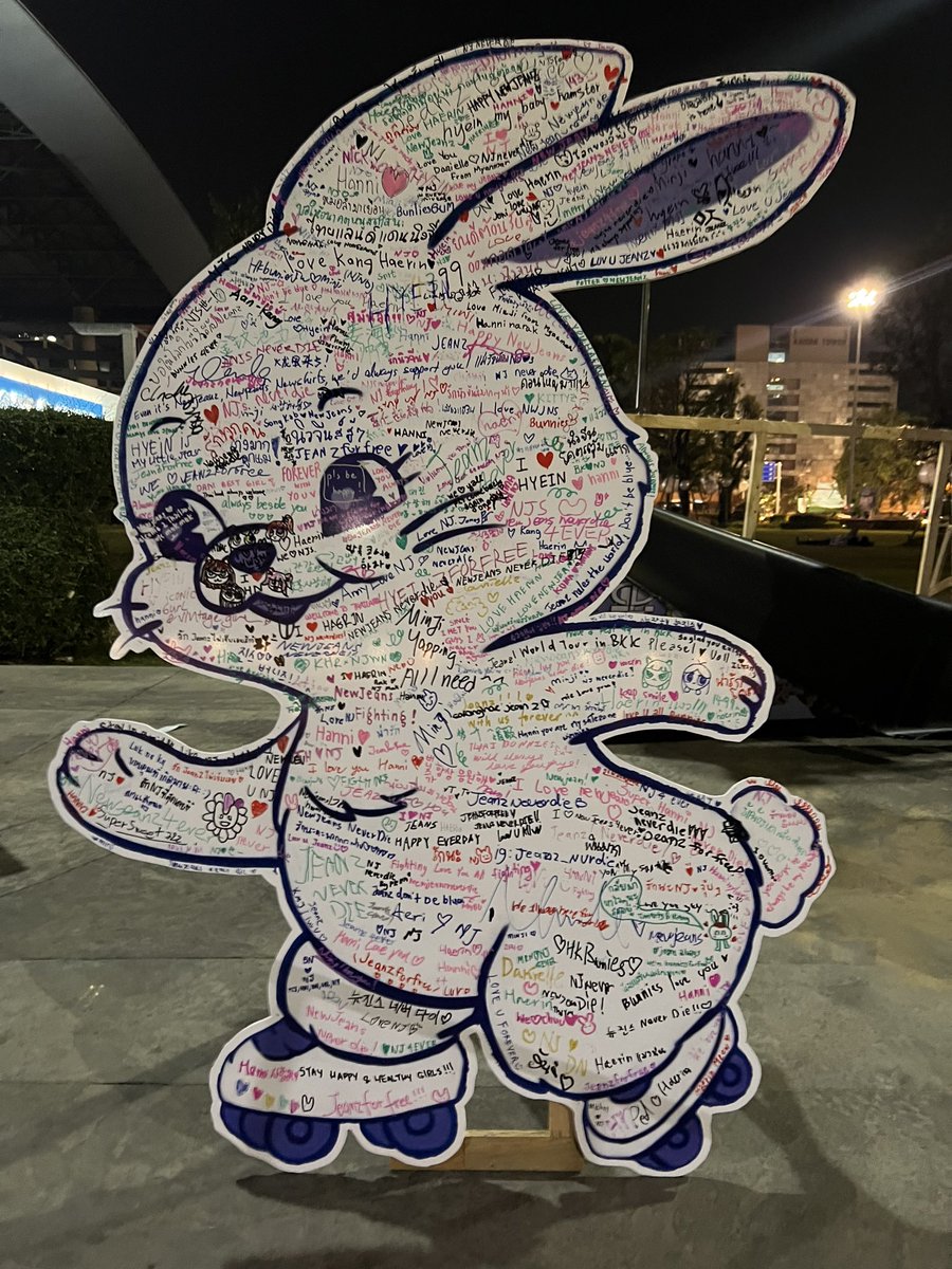Bunniesbaseth's tweet photo. Done!!! Thanks every Bunnies that participating in our events 🤍🩵🇹🇭🐰

#jeanzforfree #WelcomeJeanzToThailandLandOfMoodeng 
#뉴진스 #버��즈 #newjeans #bunnies #AAA2024 #AAA2024INBKK #AAA #ASIAARTISTAWARDS https://t.co/wZP33Jzckh
