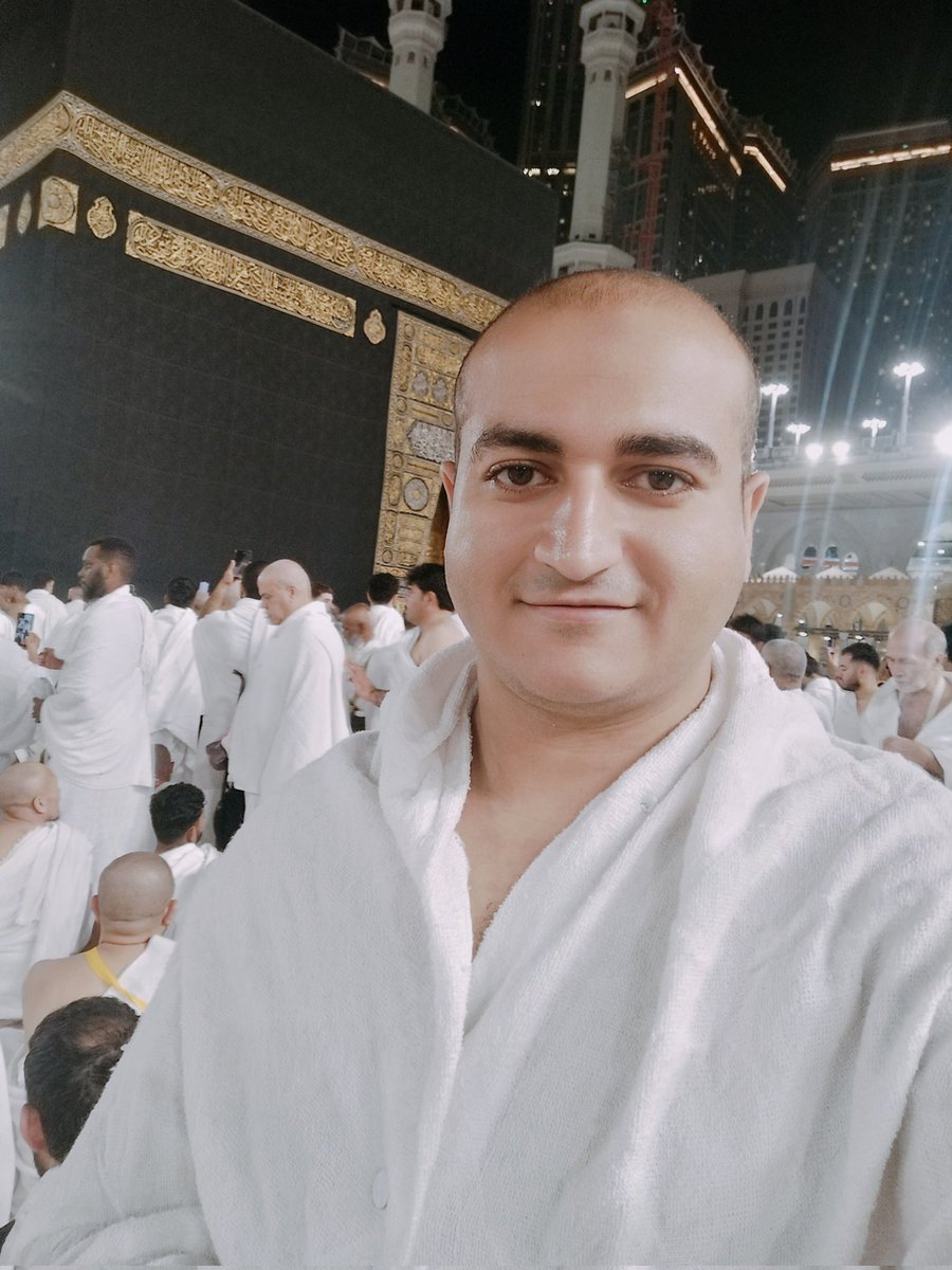 EslamGwed's tweet photo. لبيك اللهم عمرة خالصةً لوجهك الكريم
الحمدلله أن بلغتنا هذا المكان 
الحمدلله على تمام العُمرة. https://t.co/1q8UsKEsnW