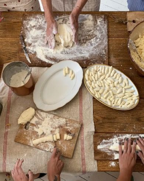 Jonatha2011Luis's tweet photo. Nothing beats enjoying and making food with family—it’s the best kind of quality time! #memorabledays https://t.co/w1m7L04MZX