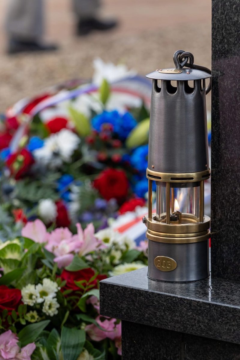 Ce devoir de mémoire est notre responsabilité collective, pour que jamais ne s’efface la trace de leur sacrifice et que leurs leçons continuent d’éclairer notre avenir.
À Liévin, l’émotion est vive, la douleur encore palpable, mais la dignité est plus forte que jamais.