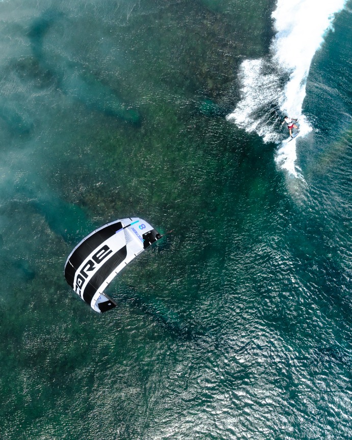 corewatersport's tweet photo. Wave mastery in session. @gabrielmbenetton with the brand-new Section 5 in Indonesia. 🇮🇩

📸 @supernothing_ofc 

#ridecore #corekites #kitesurf #kitesurfing #kiteboarding #gokiting #indo #indonesia #section5 #wave #surf #surfing https://t.co/qBW8kIJq92