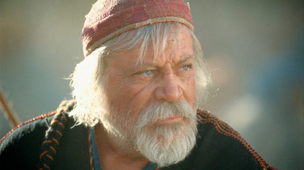 MorbidKnowledge's tweet photo. During the filming of Gladiator, Oliver Reed (who played Proximo) died in a bar after challenging a group of sailors to a drinking contest. Some of his scenes had to be made with CGI. Reed consumed 8 pints of beer, 12 shots of rum, half a bottle of whisky, and shots of cognac. https://t.co/cBmpJSTSff