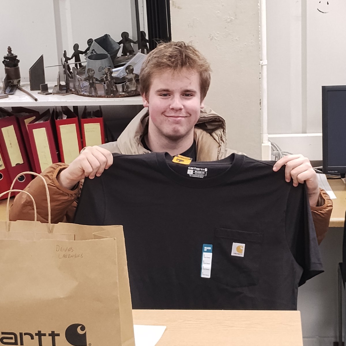Three of our JPQ Mechanical/Electrical Services, Engineering and Welding learners claimed a prize for their outstanding performance in the first term. ⚡ 

Well done to the students and thanks to Yesss Electrical Jersey for their support! 🔌