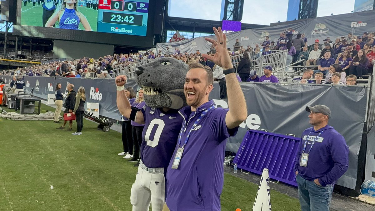 Had a Willie fun time with the ‘Cats last night at the Rate Bowl. #EMAW
