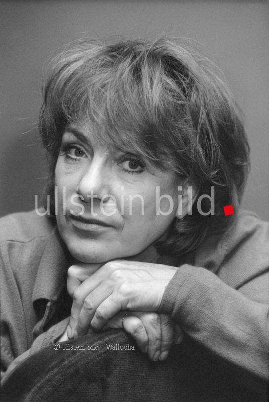 ullsteinbild's tweet photo. Die TV - und Theaterschauspielerin Hannelore Hoger ist tot.
Nicht nur, aber vor allem, als "Bella Block" Kommissarin bekannt.
Mehr Fotos👉https://t.co/iIqHih5MiM
#ullsteinbild #RIP #HanneloreHoger https://t.co/oPM4ydfmc7