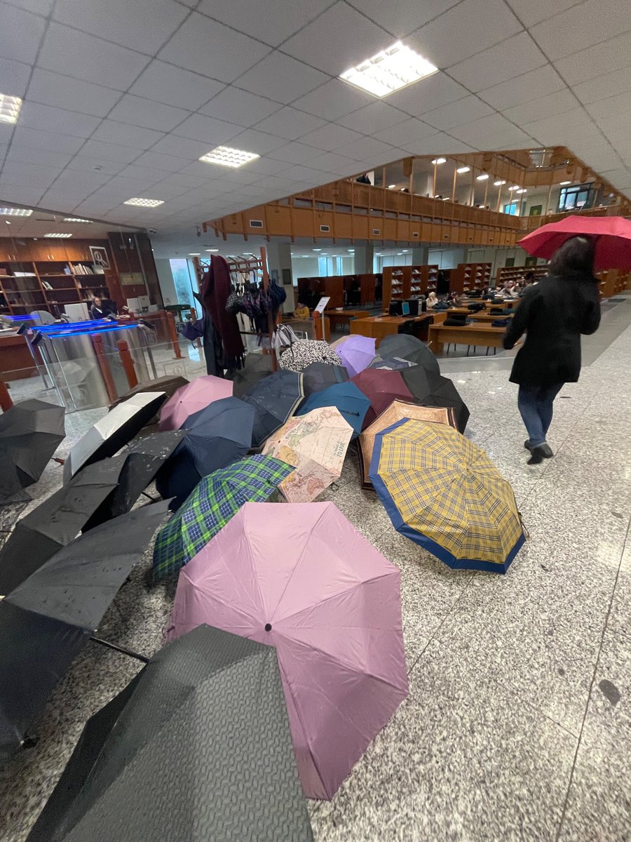 Bugün <a href="/TDV_ISAM/">TDV İSAM</a> da şemsiyeler toplaşmış ☂️