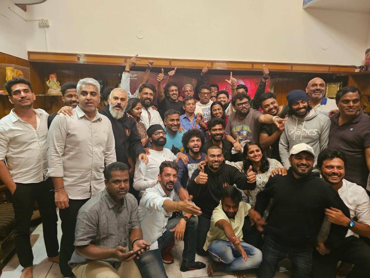 PopcornKannada's tweet image. #UiTheMovie Successful meet

#FocusedBlockbusterUI

@nimmaupendra @Laharifilm @enterrtainers @Reeshmananaiah @AJANEESHB @LahariMusic #GeethaFilmDistributors @APIfilms @ConfidentGroup1 @homescreenent @KvnProductions @ZeeStudios_ @kp_sreekanth