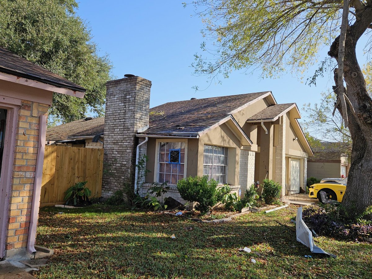 RedCrossTXGC's tweet photo. Our disaster action team is out in the Southwest Houston area helping those affected by several tornados that hit our region yesterday. ￼ https://t.co/3AIQ4Lunf3
