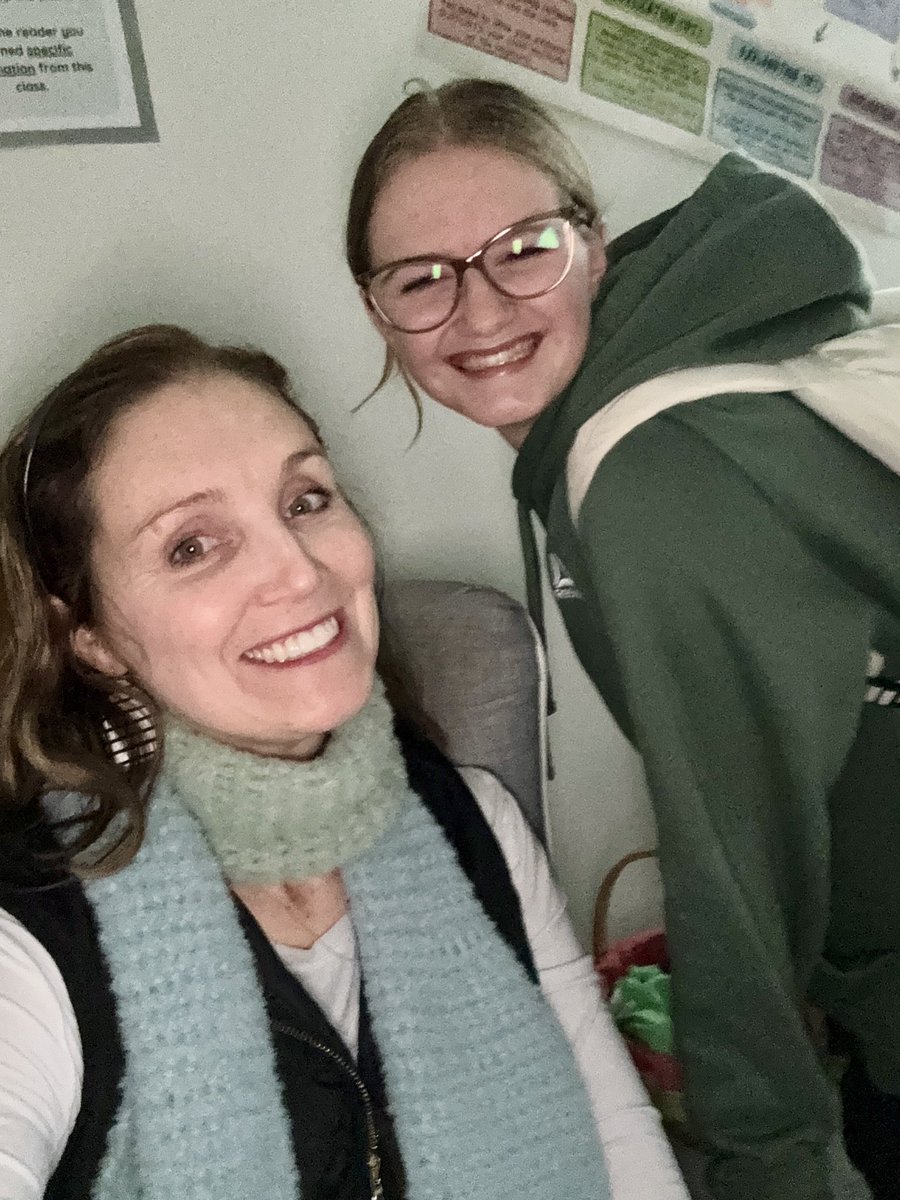 Late post… but this precious girl made me a scarf in my favorite colors. All the tears…  I love these sweet #appsych students. This one is an absolute jewel. 💎