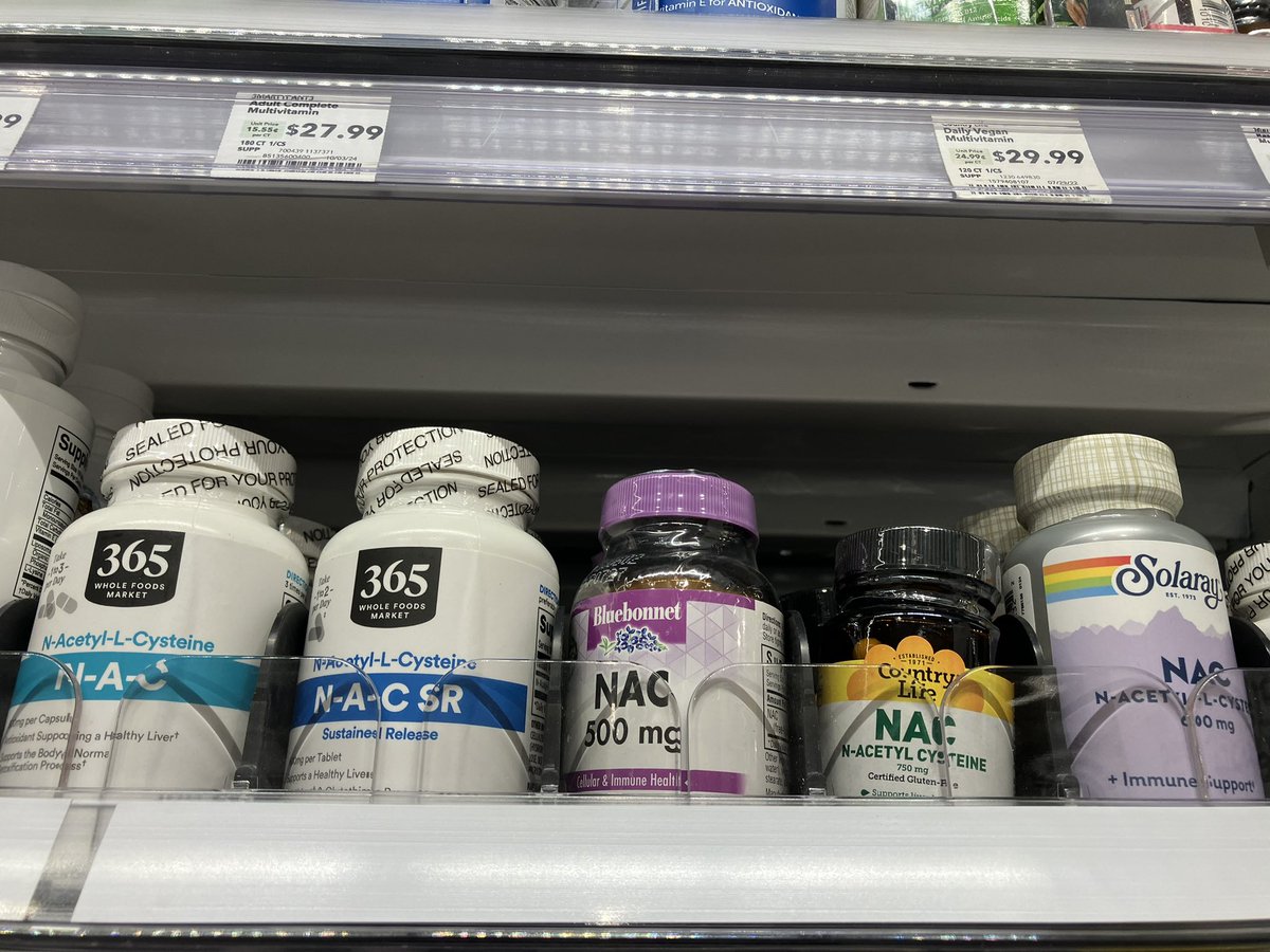 In het schap bij de vitaminen en mineralen in een supermarkt in Pittsburgh. Zelfs een ouderenvariant

#NACisgezond #voelttijdenseenwedstrijdnietaltijdzo #nacpraat #💛🖤