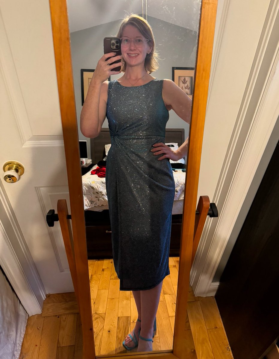 CanadianKayMD's tweet photo. Heading into the new year, where lots of people aim to lose weight, let me share with you as someone who is both a doctor and has lost 150+lbs and kept it off: 

Fad diets, ‘miracle’ supplements, and going from 0 to 60 at the gym don’t work long term. https://t.co/MXtxeWpM66