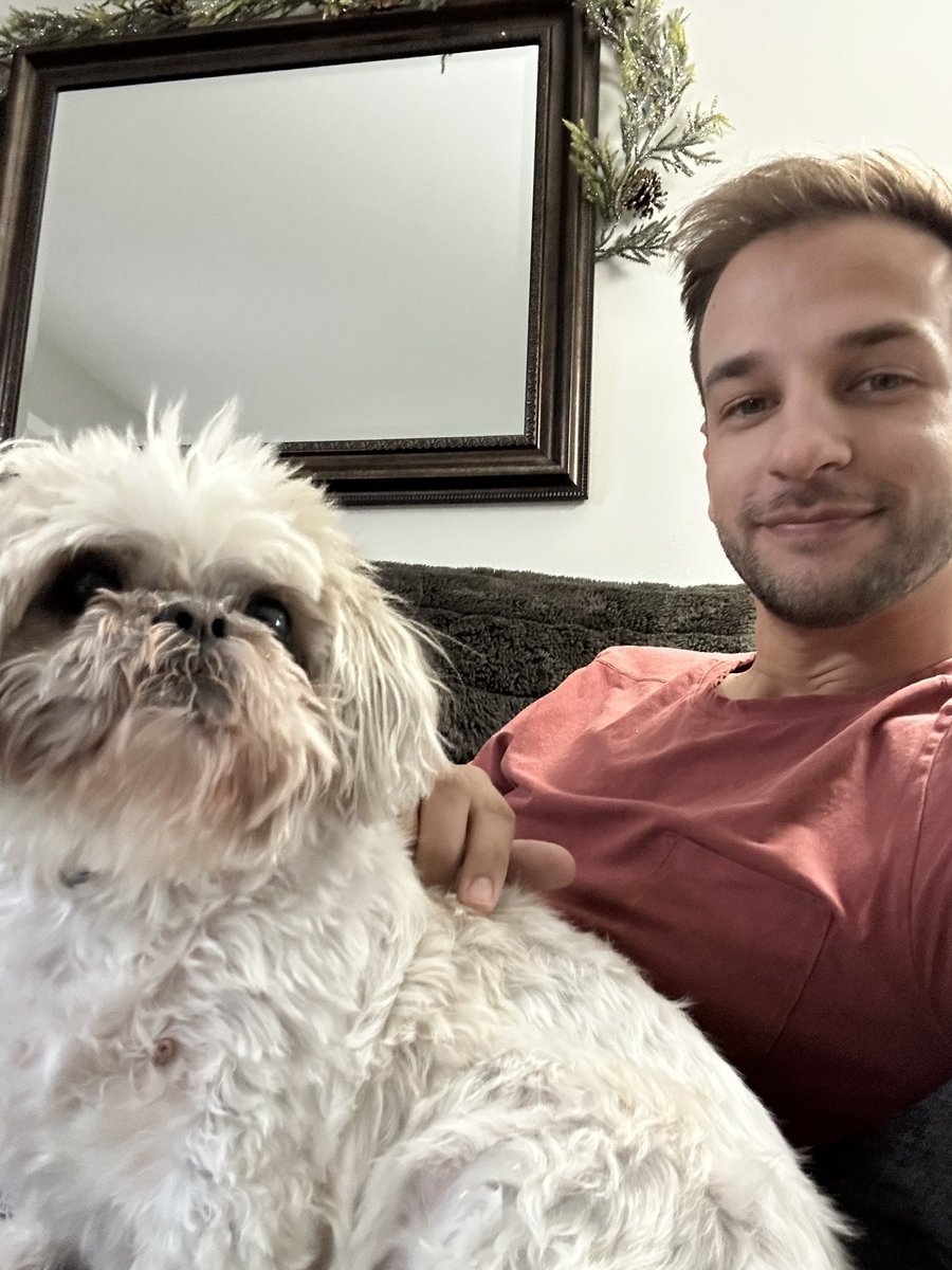 brutzelsprout's tweet photo. Christmas with my boy, my girls, and my old man (rascal is 14!!!) https://t.co/uTqatiQBfp