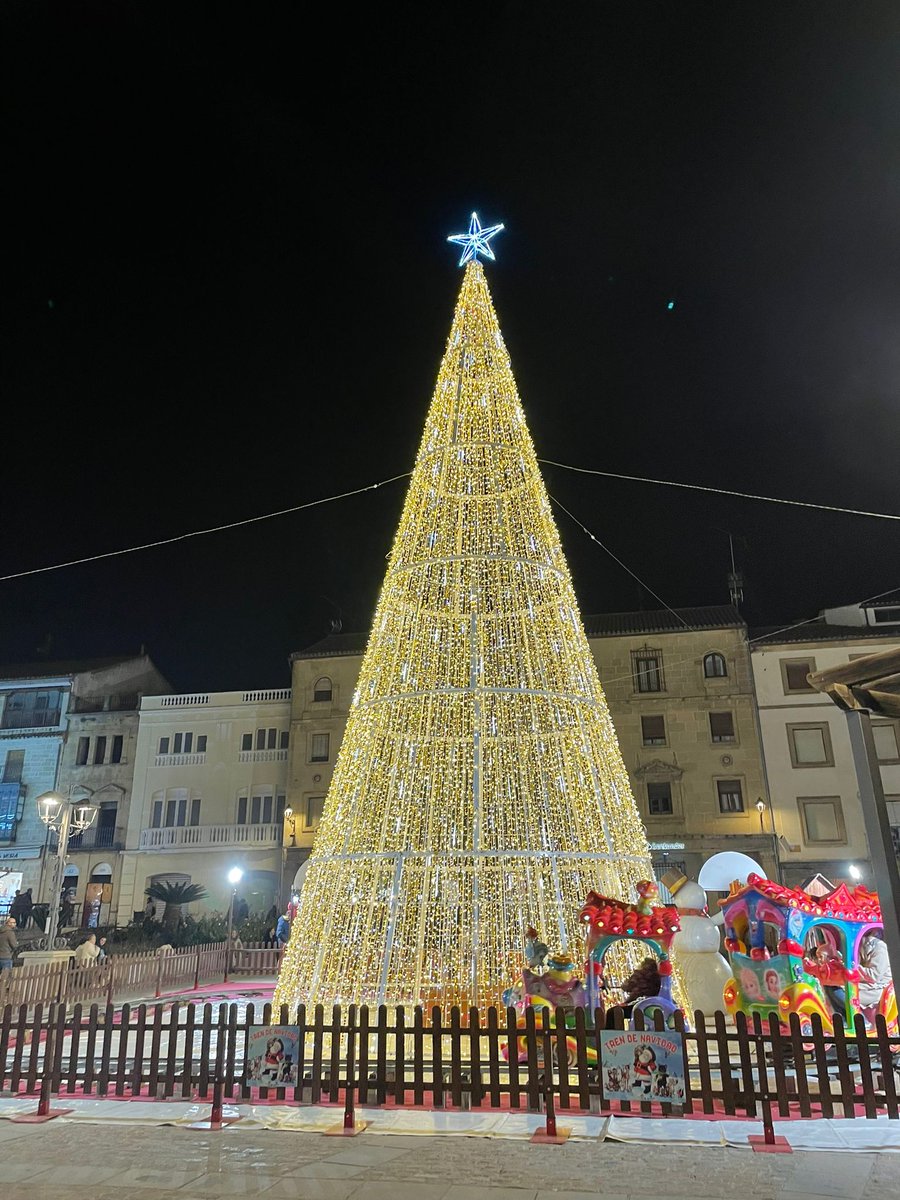 Letrero y árbol de la Navidad de Úbeda 2024-2025, instalados por Iluminaciones Jesús Nazareno. #iluminación #alumbrado #navidad #Úbeda #lucesdenavidad #luces #alumbradonavideño #Christmas #citylights #lucesnavidad #christmas2024 #Feliznavidad

Fotos realizadas por <a href="/Jrpec_21/">José Ramón 😆</a>