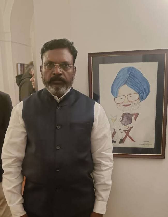 vck_dinesh's tweet image. மேனாள் பிரதமர் டாக்டர் மன்மோகன்சிங்  அவர்களின் திருவுடலுக்கு #விசிகசார்பில் மலர்வளையம் வைத்து வீரவணக்கம் செலுத்தினர் தலைவர் அண்ணன் எழுச்சித்தமிழர் 
இந்தியாவை பொருளாதார வலிமைமிக்க ஒரு நாடாக வளர்த்தெடுக்க வேண்டுமென்பதில் கூடுதல் அக்கறை செலுத்திய ஒரு தலைவர் அவருக்கு எமது வீரவணக்கம்