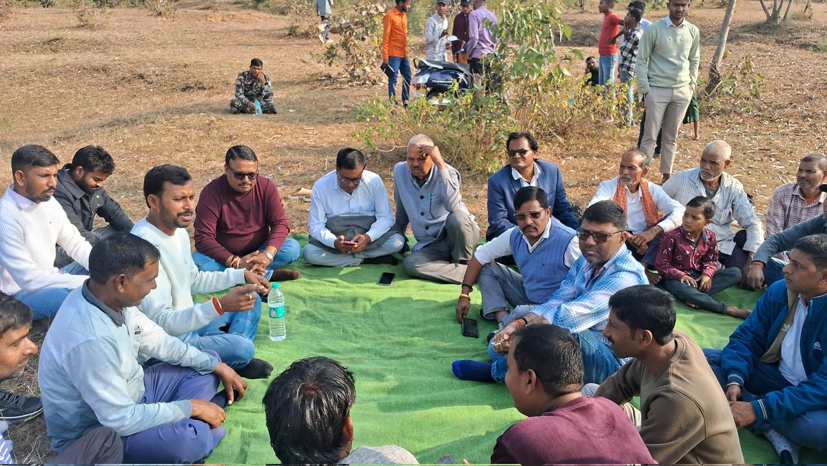 amityadavmla's tweet photo. बरकट्ठा प्रखंड क्षेत्र के ग्राम पंचायत सलैया के जंगल में 'झारखंड यूथ फेडरेशन सलैया' संगठन द्वारा वनभोज मिलन समारोह का आयोजन किया गया। इस अवसर पर मुख्य अतिथि के रूप में शामिल होकर उपस्थित लोगों को नव वर्ष की शुभकामनाएं दीं। 1/3 https://t.co/C6sr6G5k63