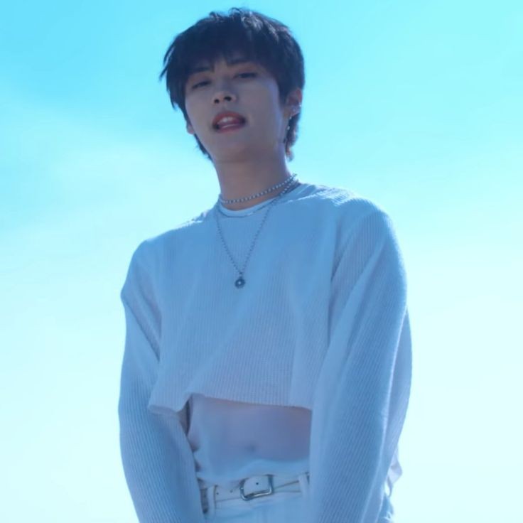 userlinoring's tweet photo. blueprint leeknow in crop top i think about you all the time https://t.co/cbzaO2QWHP