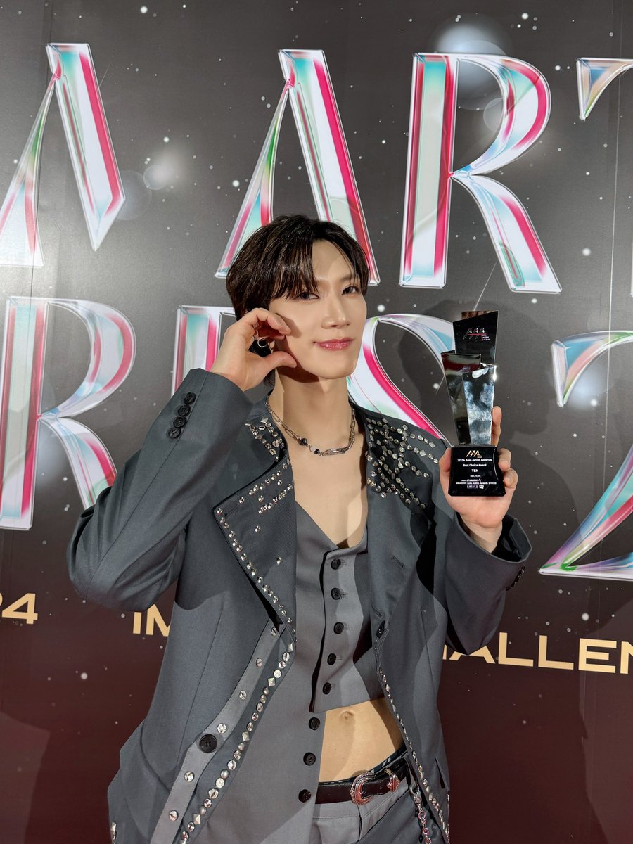 2024년에 솔로 가수 텐으로 상을 받을 줄 몰랐어요ㅠㅠ 특히 태국에서 이상을 받게 돼서 더욱 뜻깊은 상인 것 같아요. 어떤 말로 표현해야 될지 모르겠지만 우리가 항상 함께 있다는 걸 잘 알고 있고 우리 함께 있기에 항상 좋은 일들이 생기는 것 같아요!!! 팀 활동도 그렇고 솔로 활동도 그렇고 항상