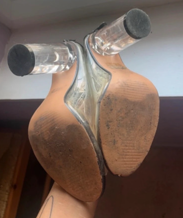 RipianH55535's tweet photo. Alis sweaty and smelly #clearboots worn for clubbing and also in the office and shopping. Got often too sweaty and smell bad now, have to go. #wellwornheels #semllyheels https://t.co/yoWP5Xtwrr