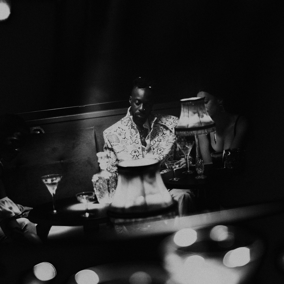 PALACEPROD's tweet image. 🚨 NOUVEL EP DISPONIBLE 🚨

Découvrez dès maintenant « Avant que tout soit beau » le premier EP d’ @izayavibe maintenant disponible partout ! 🖤

👉 demain.ffm.to/izaya-avantque…

📸 Lucas Tran
🎤 Feat Shikki et Mi Yoo 
🎸 Eli
🎹 Leoh